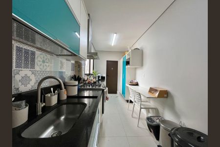 Casa de condomínio à venda com 340m², 4 quartos e 4 vagas Casa de condomínio à venda com 340m², 4 quartos e 4 vagasCozinha