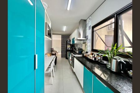 Casa de condomínio à venda com 340m², 4 quartos e 4 vagas Casa de condomínio à venda com 340m², 4 quartos e 4 vagasCozinha