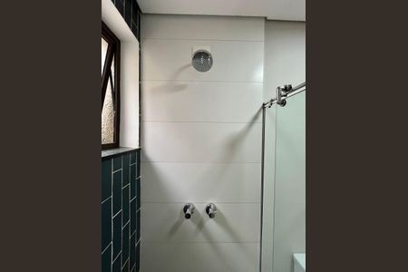 Casa de condomínio à venda com 340m², 4 quartos e 4 vagas Casa de condomínio à venda com 340m², 4 quartos e 4 vagasBanheiro da área externa