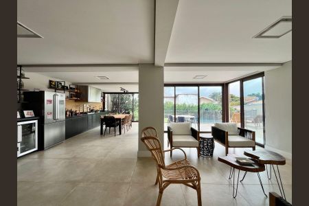 Casa de condomínio à venda com 340m², 4 quartos e 4 vagas Casa de condomínio à venda com 340m², 4 quartos e 4 vagasÁrea externa