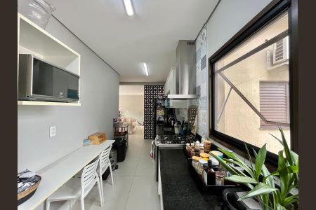 Casa de condomínio à venda com 340m², 4 quartos e 4 vagas Casa de condomínio à venda com 340m², 4 quartos e 4 vagasCozinha