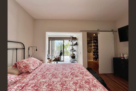 Casa de condomínio à venda com 340m², 4 quartos e 4 vagas Casa de condomínio à venda com 340m², 4 quartos e 4 vagasSuíte