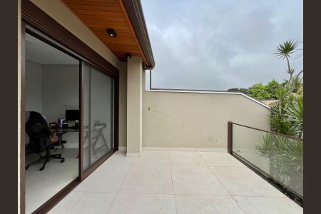Casa de condomínio à venda com 340m², 4 quartos e 4 vagas Casa de condomínio à venda com 340m², 4 quartos e 4 vagasSacada