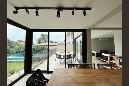 Casa de condomínio à venda com 340m², 4 quartos e 4 vagas Casa de condomínio à venda com 340m², 4 quartos e 4 vagasÁrea externa