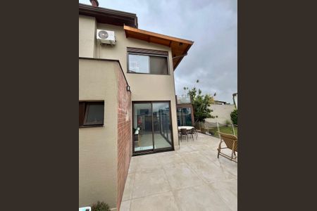 Casa de condomínio à venda com 340m², 4 quartos e 4 vagas Casa de condomínio à venda com 340m², 4 quartos e 4 vagasQuintal