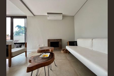 Casa de condomínio à venda com 340m², 4 quartos e 4 vagas Casa de condomínio à venda com 340m², 4 quartos e 4 vagasÁrea externa