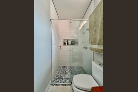 Casa de condomínio à venda com 340m², 4 quartos e 4 vagas Casa de condomínio à venda com 340m², 4 quartos e 4 vagasBanheiro da Suíte