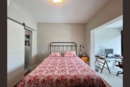 Casa de condomínio à venda com 340m², 4 quartos e 4 vagas Casa de condomínio à venda com 340m², 4 quartos e 4 vagasSuíte