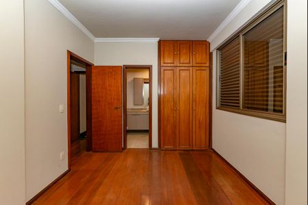 Apartamento à venda com 170m², 4 quartos e 3 vagas Apartamento à venda com 170m², 4 quartos e 3 vagasSuíte 2