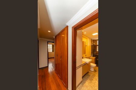 Apartamento à venda com 170m², 4 quartos e 3 vagas Apartamento à venda com 170m², 4 quartos e 3 vagasCorredor