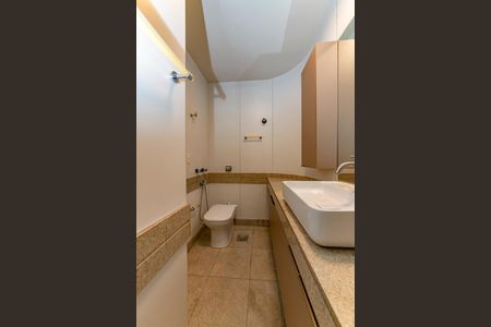 Apartamento à venda com 170m², 4 quartos e 3 vagas Apartamento à venda com 170m², 4 quartos e 3 vagasBanheiro da Suíte 2