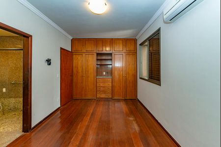 Apartamento à venda com 170m², 4 quartos e 3 vagas Apartamento à venda com 170m², 4 quartos e 3 vagasSuíte