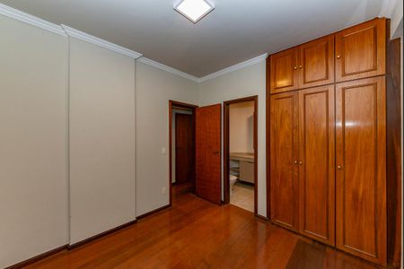 Apartamento à venda com 170m², 4 quartos e 3 vagas Apartamento à venda com 170m², 4 quartos e 3 vagasSuíte 2