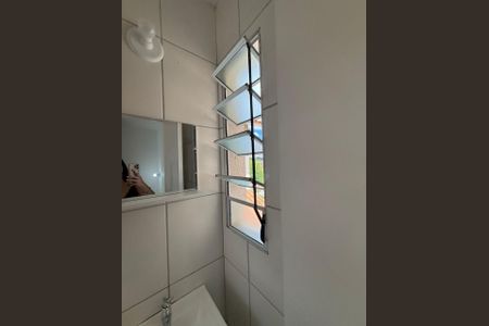 Banheiro de casa de condomínio para alugar com 2 quartos, 60m² em Parque Mirante da Mata, Cotia