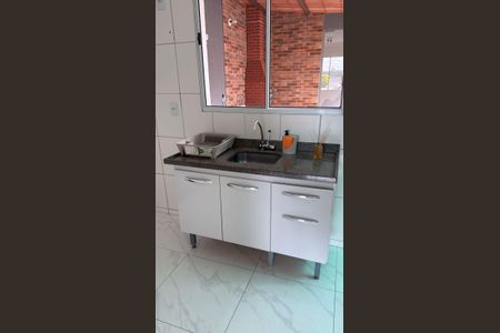 Cozinha de casa de condomínio para alugar com 2 quartos, 60m² em Parque Mirante da Mata, Cotia