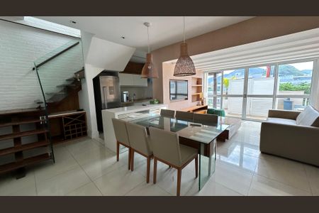 Apartamento para alugar com 180m², 3 quartos e 2 vagas Apartamento para alugar com 180m², 3 quartos e 2 vagasSala