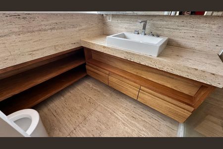 Apartamento para alugar com 180m², 3 quartos e 2 vagas Apartamento para alugar com 180m², 3 quartos e 2 vagasBanheiro do Quarto 3