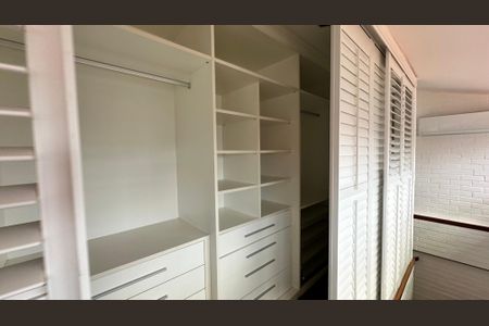 Apartamento para alugar com 180m², 3 quartos e 2 vagas Apartamento para alugar com 180m², 3 quartos e 2 vagasCloset do quarto 3