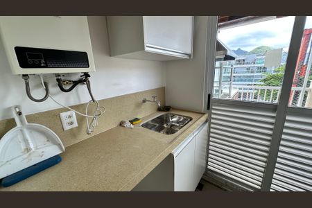 Apartamento para alugar com 180m², 3 quartos e 2 vagas Apartamento para alugar com 180m², 3 quartos e 2 vagasÁrea de Serviço