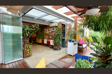 Apartamento para alugar com 139m², 2 quartos e 2 vagas Apartamento para alugar com 139m², 2 quartos e 2 vagasVaranda