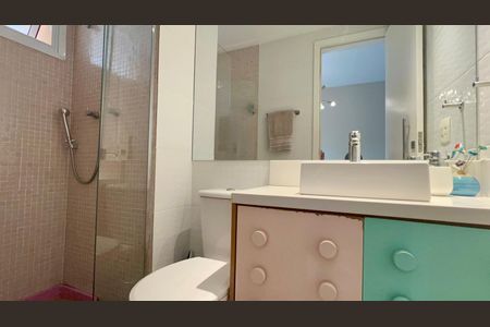 Apartamento para alugar com 139m², 2 quartos e 2 vagas Apartamento para alugar com 139m², 2 quartos e 2 vagasBanheiro da Suíte 1