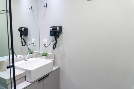 Banheiro de kitnet/studio para alugar com 1 quarto, 30m² em Vila Clementino, São Paulo