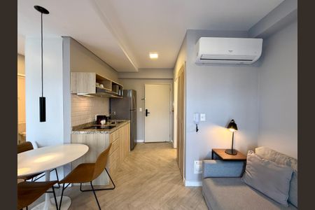 Sala de kitnet/studio para alugar com 1 quarto, 44m² em Jardim das Acacias, São Paulo