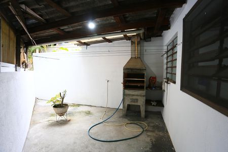 Casa para alugar com 186m², 2 quartos e 3 vagas Casa para alugar com 186m², 2 quartos e 3 vagasÁrea comum - Churrasqueira