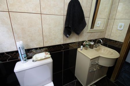 Casa à venda com 185m², 2 quartos e 2 vagas Casa à venda com 185m², 2 quartos e 2 vagasBanheiro social 2