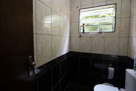 Casa à venda com 185m², 2 quartos e 2 vagas Casa à venda com 185m², 2 quartos e 2 vagasBanheiro social 2