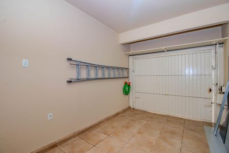 Casa à venda com 200m², 5 quartos e 1 vaga Casa à venda com 200m², 5 quartos e 1 vagaGaragem