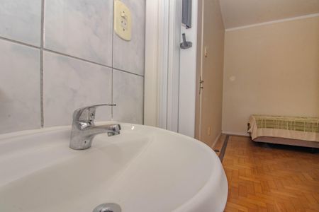 Casa à venda com 200m², 5 quartos e 1 vaga Casa à venda com 200m², 5 quartos e 1 vagaLavabo da Mini Suíte- Segundo Piso