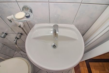 Casa à venda com 200m², 5 quartos e 1 vaga Casa à venda com 200m², 5 quartos e 1 vagaLavabo da Mini Suíte- Segundo Piso