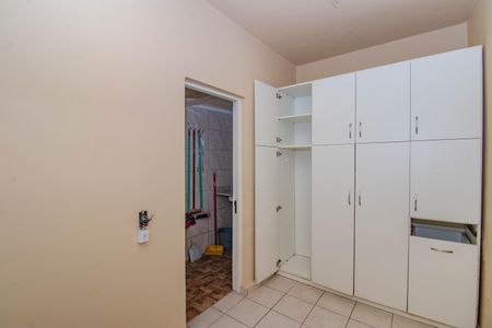 Casa à venda com 200m², 5 quartos e 1 vaga Casa à venda com 200m², 5 quartos e 1 vagaDepósito - Primeiro Piso