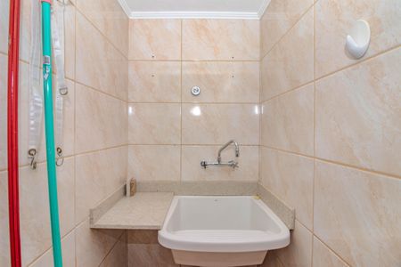 Casa à venda com 200m², 5 quartos e 1 vaga Casa à venda com 200m², 5 quartos e 1 vagaÁrea de Serviço - Primeiro Piso