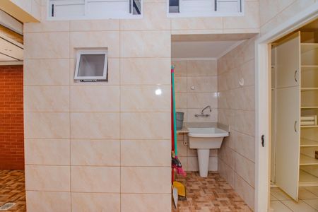 Casa à venda com 200m², 5 quartos e 1 vaga Casa à venda com 200m², 5 quartos e 1 vagaÁrea de Serviço - Primeiro Piso