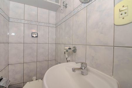 Casa à venda com 200m², 5 quartos e 1 vaga Casa à venda com 200m², 5 quartos e 1 vagaLavabo da Mini Suíte- Segundo Piso