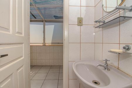 Casa à venda com 200m², 5 quartos e 1 vaga Casa à venda com 200m², 5 quartos e 1 vagaBanheiro Auxiliar - Segundo Piso