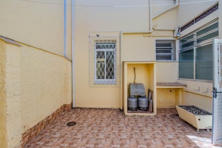Casa à venda com 200m², 5 quartos e 1 vaga Casa à venda com 200m², 5 quartos e 1 vagaPátio