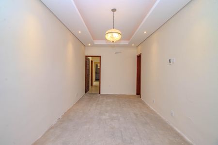 Casa à venda com 200m², 5 quartos e 1 vaga Casa à venda com 200m², 5 quartos e 1 vagaSala - Primeiro Piso