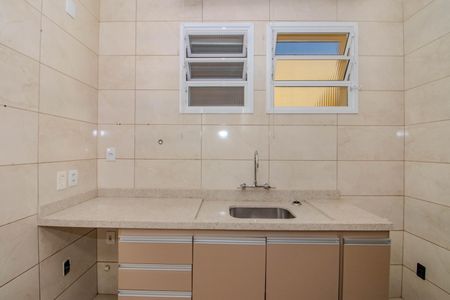 Casa à venda com 200m², 5 quartos e 1 vaga Casa à venda com 200m², 5 quartos e 1 vagaCozinha - Primeiro Piso