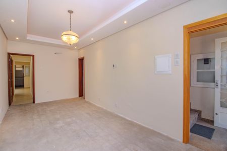 Casa à venda com 200m², 5 quartos e 1 vaga Casa à venda com 200m², 5 quartos e 1 vagaSala - Primeiro Piso