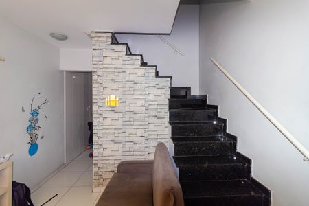 Sala de casa de condomínio para alugar com 2 quartos, 49m² em Jardim Itapema, São Paulo