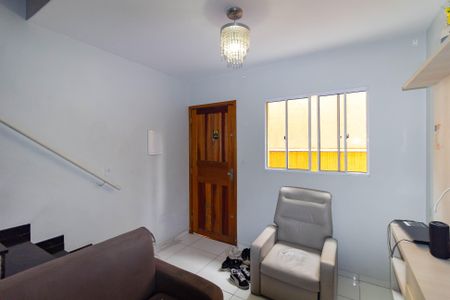 Sala de casa de condomínio para alugar com 2 quartos, 49m² em Jardim Itapema, São Paulo