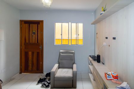 Sala de casa de condomínio para alugar com 2 quartos, 49m² em Jardim Itapema, São Paulo