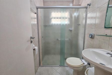 banheiro  de apartamento para alugar com 1 quarto, 40m² em Barra Funda, Guarujá