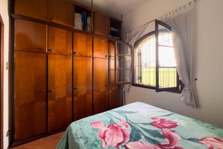 Casa à venda com 236m², 4 quartos e 2 vagasQuarto 2