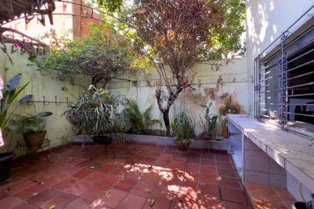 Casa à venda com 236m², 4 quartos e 2 vagasQuintal