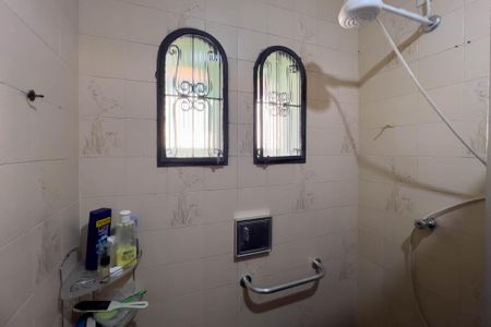 Casa à venda com 236m², 4 quartos e 2 vagasBanheiro
