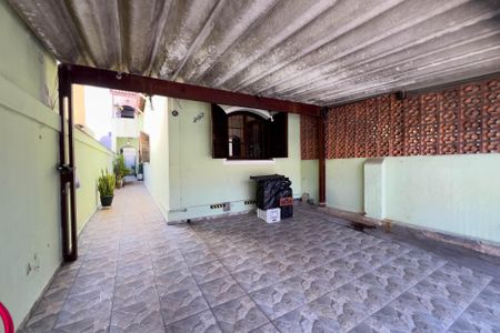 Casa à venda com 236m², 4 quartos e 2 vagasFachada